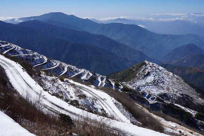 The 96 turns from Gangtok to Zuluk