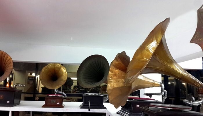 A collection of gramophones at Discs & Machines - Sunny's Gramophone Museum