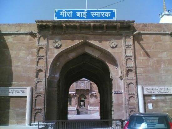 The Meera Bai Temple is one of the historic places to visit in Pushkar
