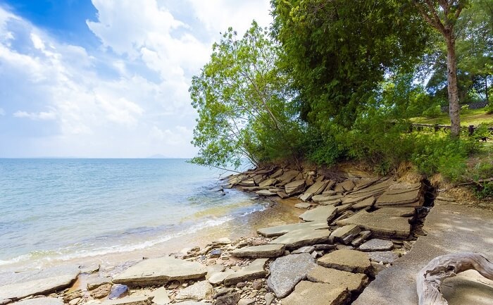 The beautiful beach of Susan Hoi runs along the Krabi Shell Cemetery which is one of the best tourist places to see in Krabi