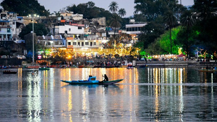 A man rowing a boat in Nakki Lake in Mount Abu