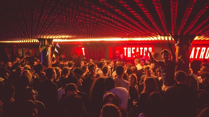 These neon lights installed at the Jimmy Woo make the Amsterdam nightlife eclectically beautiful