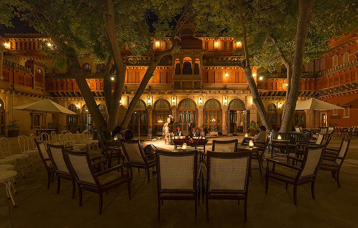 A culture show in progress in the courtyard of the grand Gajner Palace in Bikaner