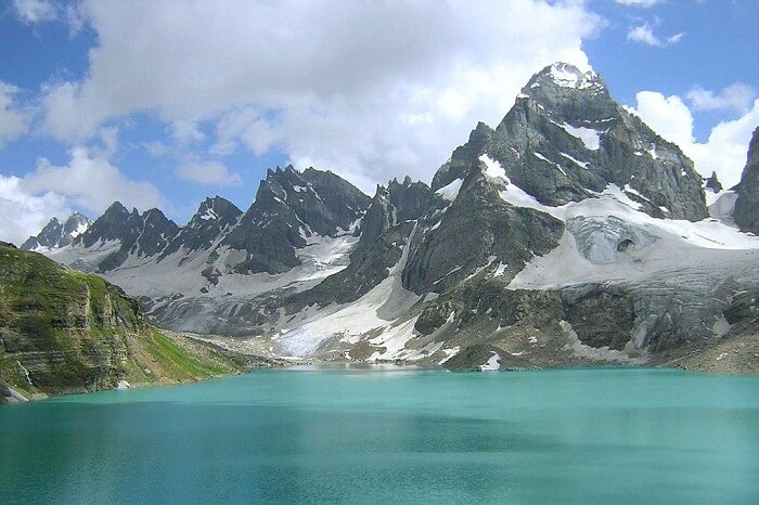 A snap of the Alpather Lake that is one of the best places to visit in and around Gulmarg