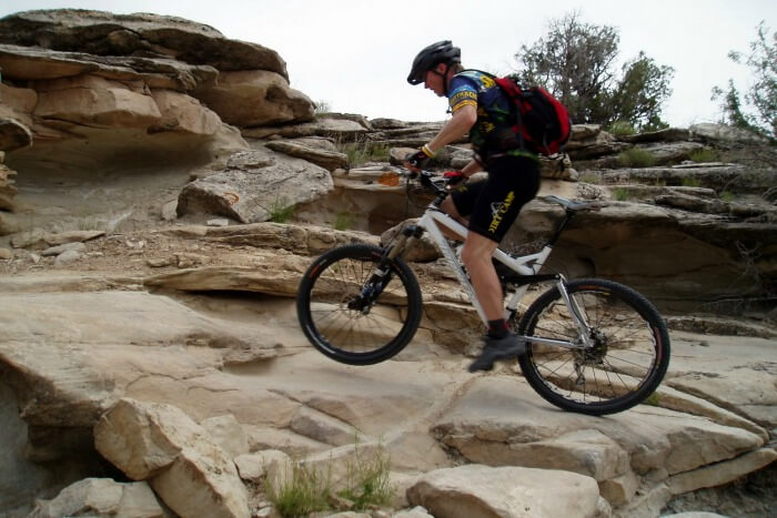Swift through the varied terrains trying mountain biking in Rishikesh