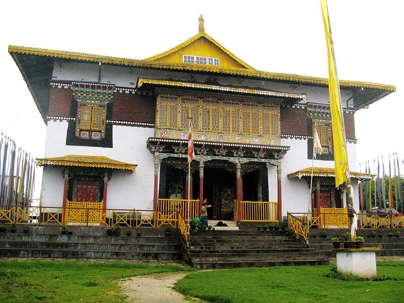 800px-The_pemayangtse_monastery_-_west_sikkim