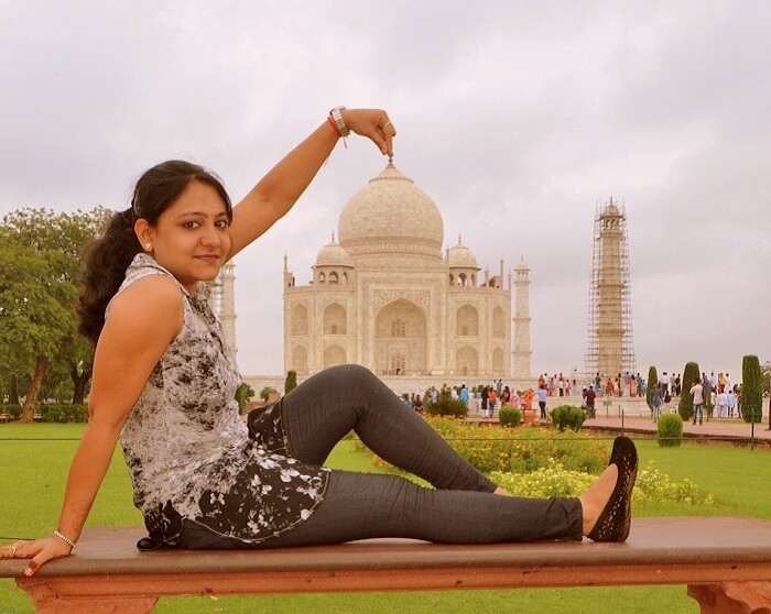 Vineets wife at Taj Mahal