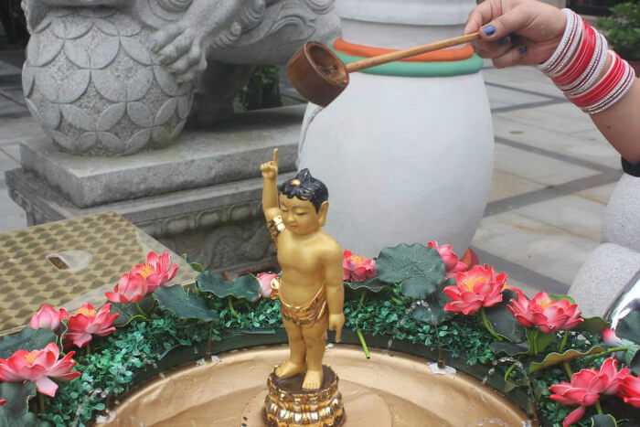 A cute statue in Hong Kong