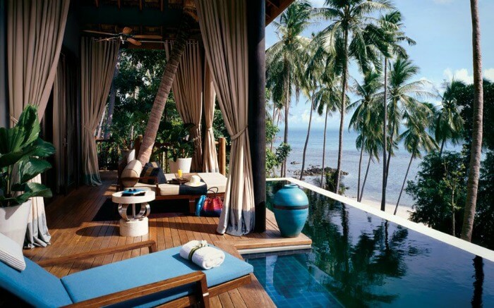 Sunbed by the pool to enjoy the magnificent sea view in Four Season