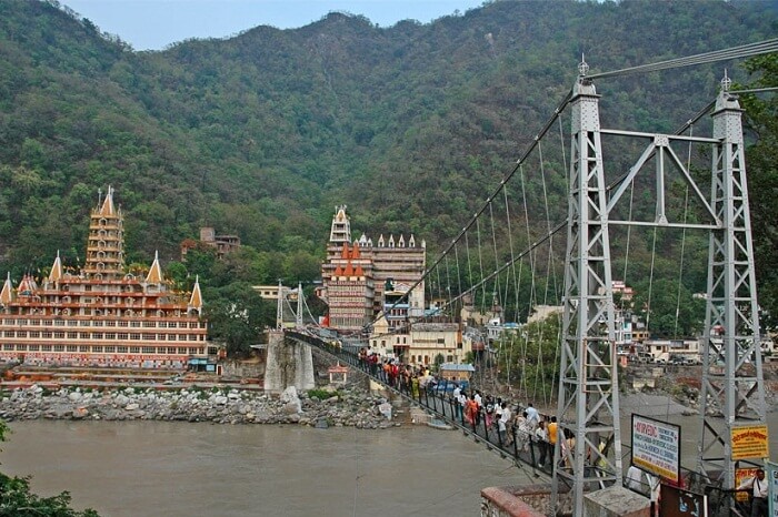 The 450 feet long Lakshman Jhula lies across the River Ganga.