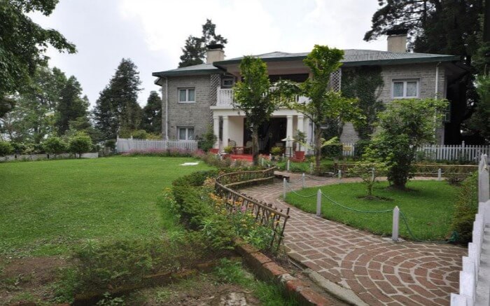 https://manthandiary.files.wordpress.com/2015/08/resort_welcomheritage-windamere-hotel_in_darjeeling_221.png