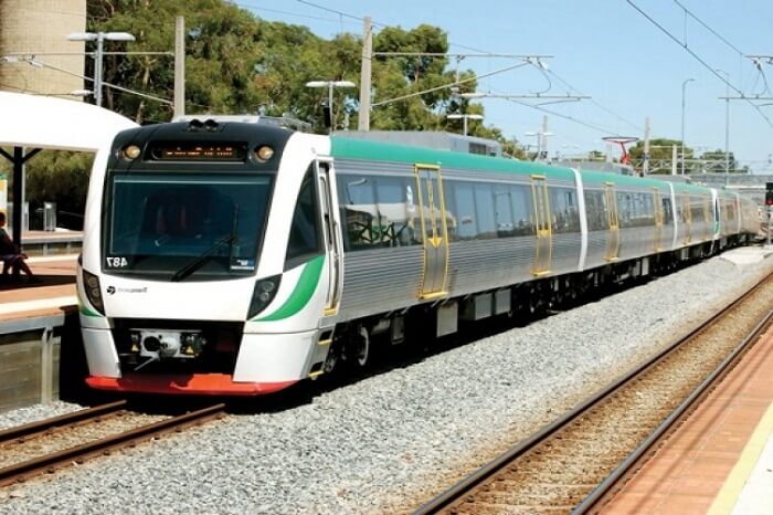 The current fastest train in India between Delhi and Agra