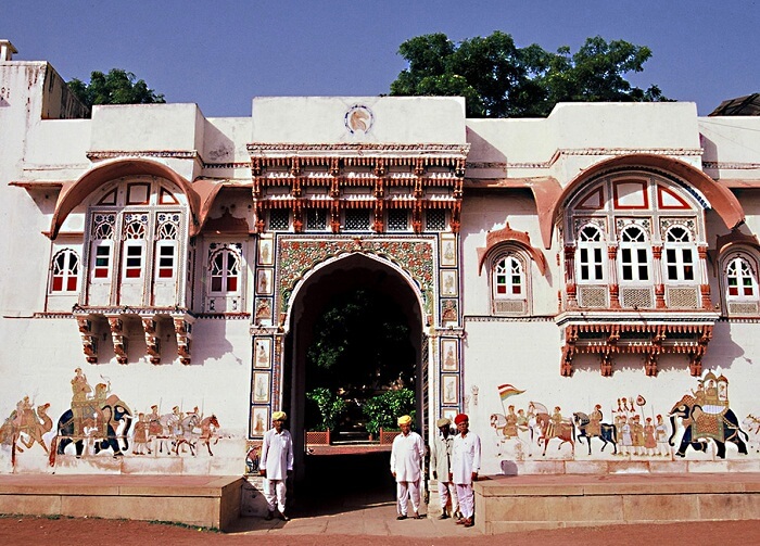 The entrance of the Rohetgarh Hotel that is one of luxury hotels in Jodhpur