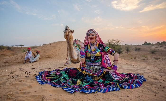 A women ready for her gypsy snake dance performance in India - One of the must-see attractions in Rajasthan