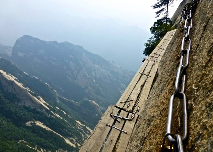 An adventurous walk on the Huashan Mountain