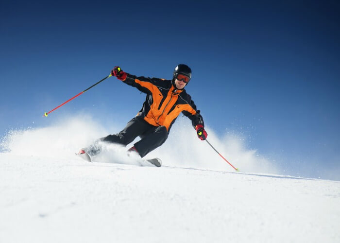 Tourists can enjoy skiing in Solang Valley