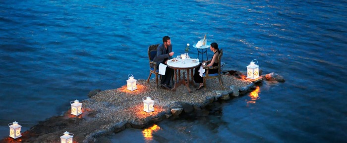 A romantic meal at the Tiny Peninsula