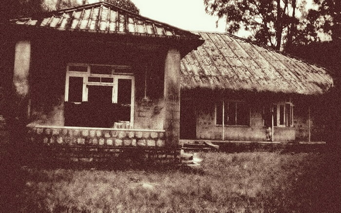 The entrance of the GB 25 Bonacaud Bungalow