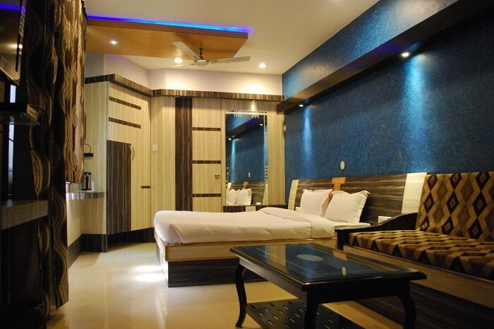 The royal looking room at the Neelkamal hotel in Ajmer