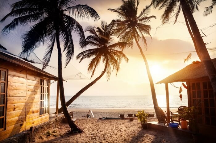 Wooden cottage with sea view in Goa