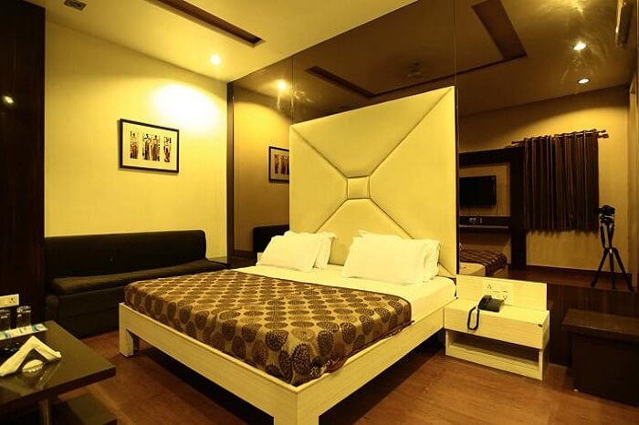 A contemporary room at the Hotel Harmony in Ajmer