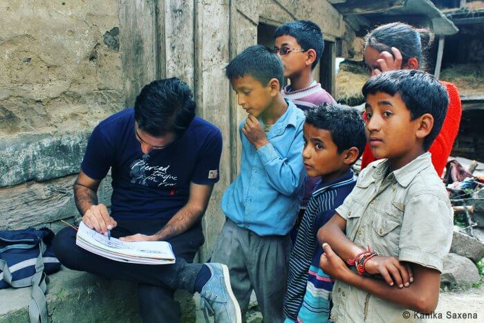more and more people come to watch rahul sketching