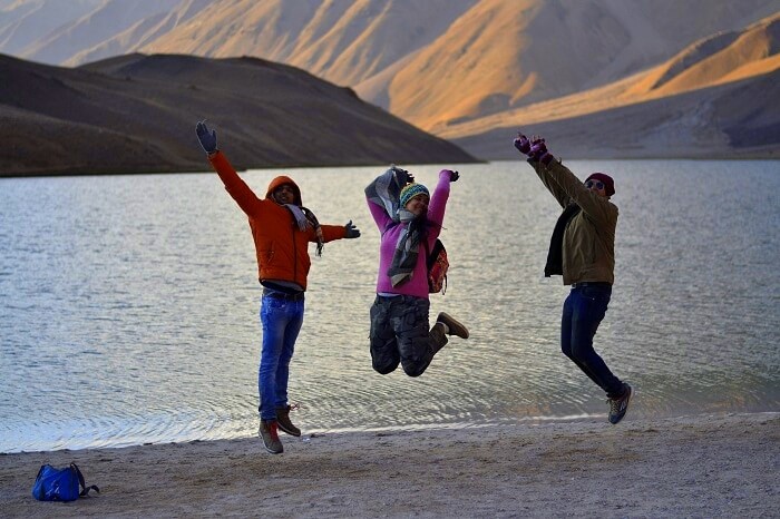 Avni and her friends at Chandratal Lake