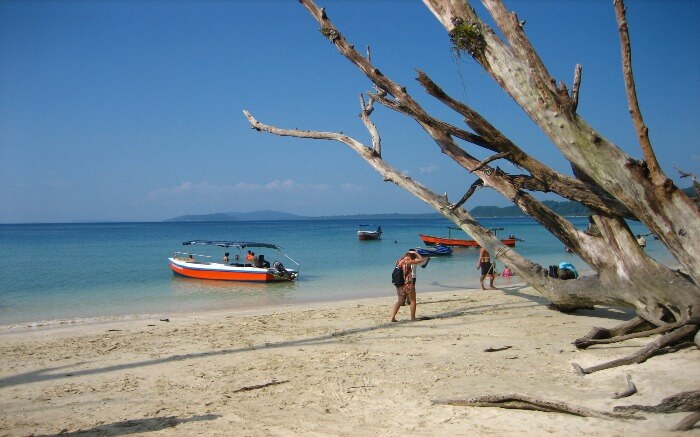 Tourists in Wandoor Beach near Port Blair