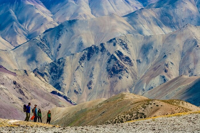 Trekkers en route to the Zanskar valley trek