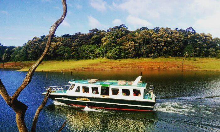 boating in periyar lake