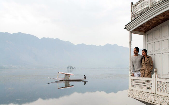 A couple enjoying views from Butt’s Clermont Houseboats