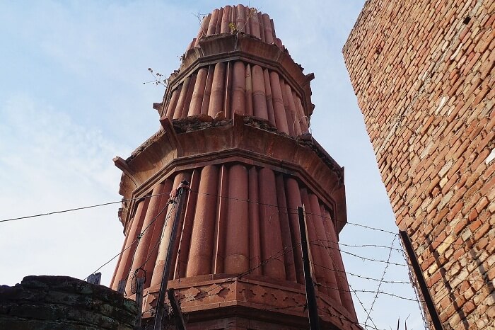 A snap of the less popular Hastsal Minar in Delhi