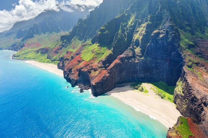 Bird-eye-view of Kaunaoa Bay in Hawaii