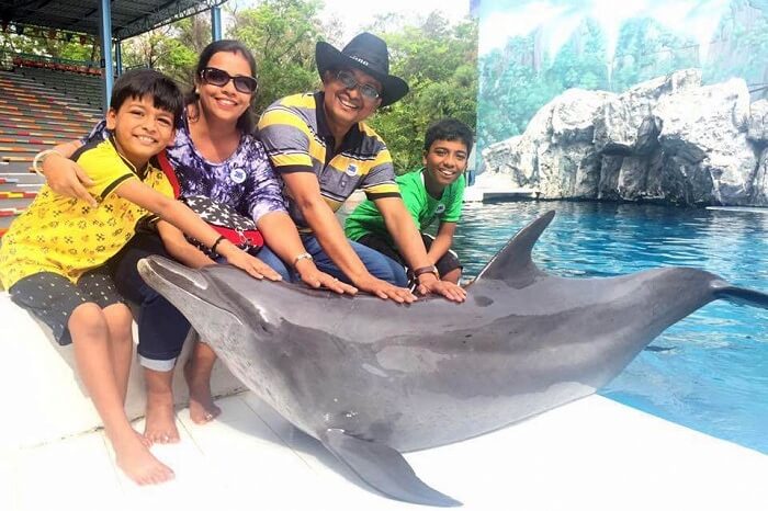 parveen and his family in bangkok