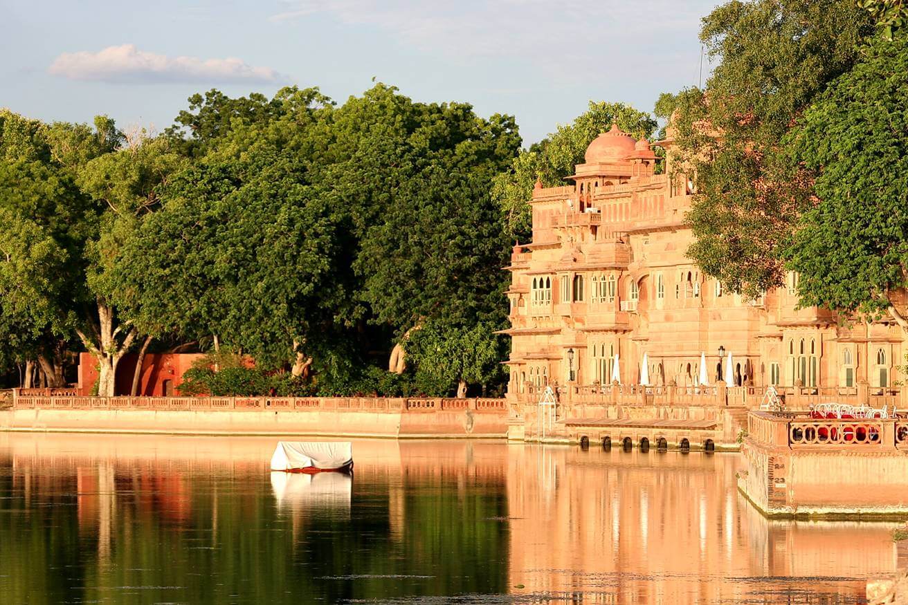 Gajner Palace and lake