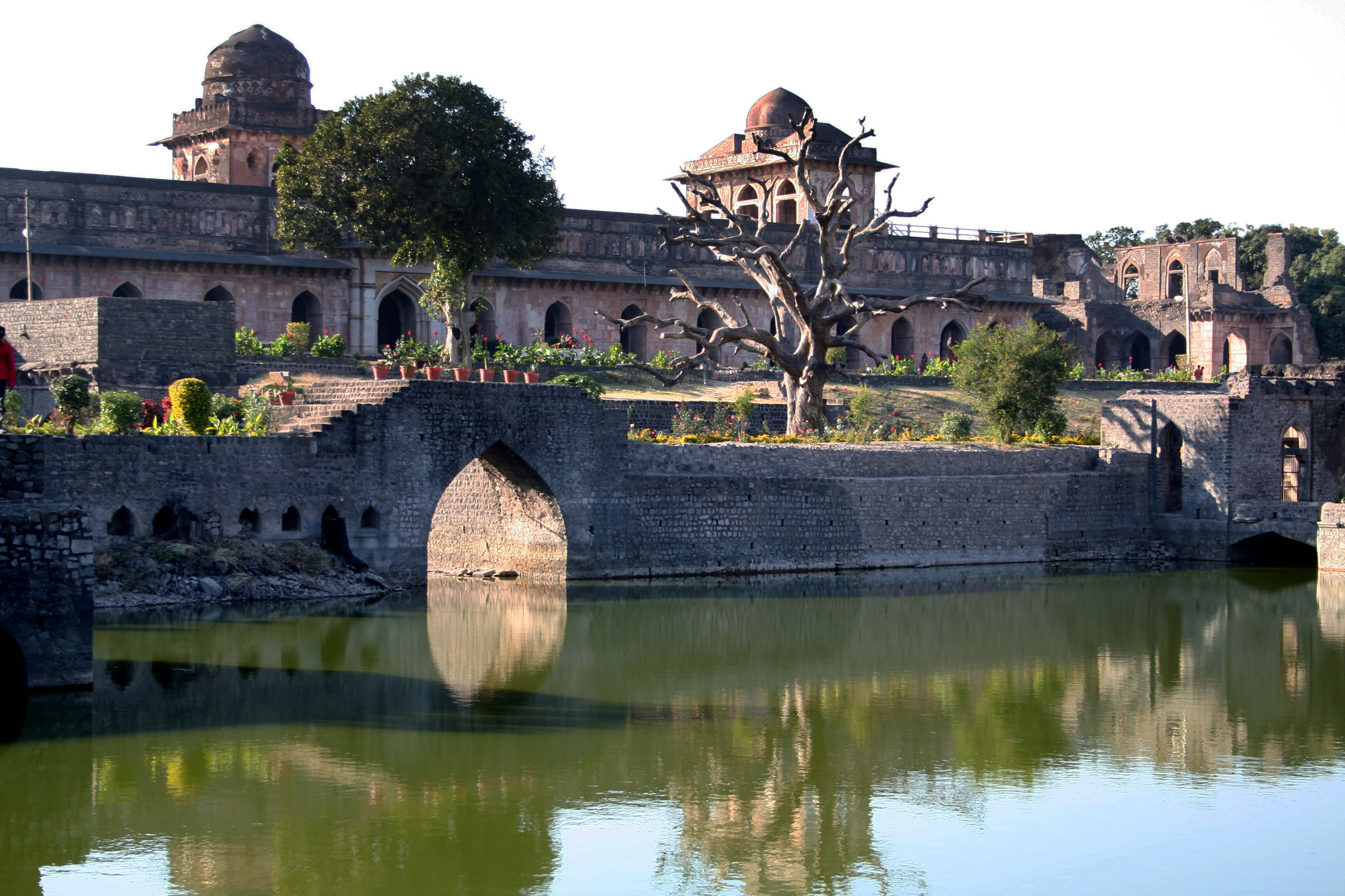 A lake behind a palace in Mandu