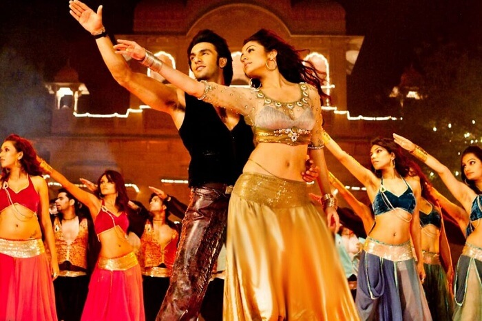 Anushka and Ranveer dancing at the destination wedding at Lallgarh Fort in the movie Band Baaja Baaraat
