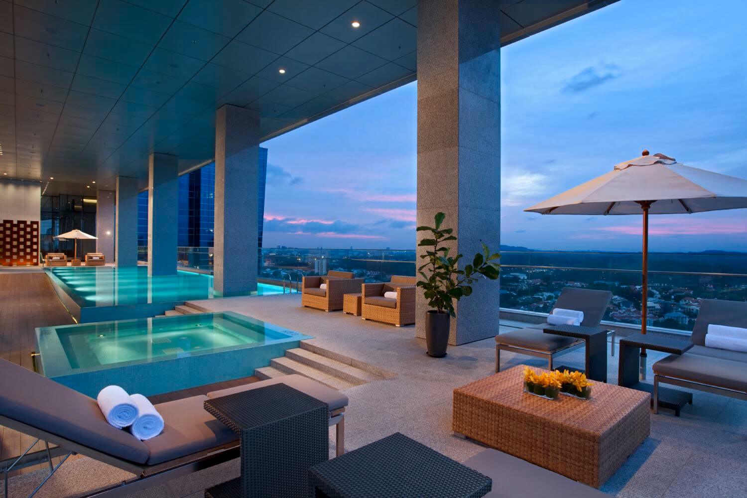 Infinity pool in a hotel in Singapore