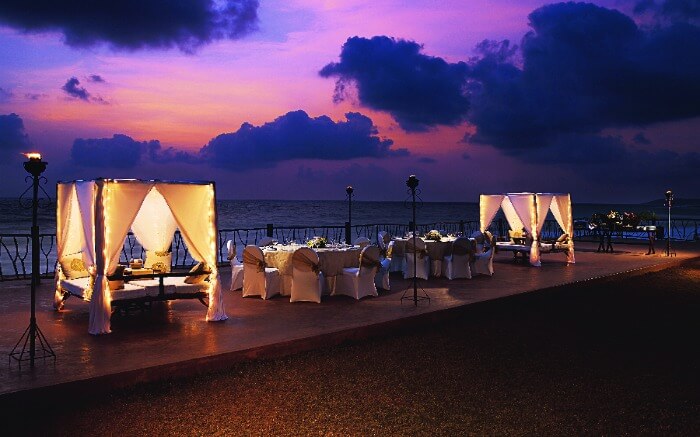 Elegant wedding decor in Vivanta by Taj