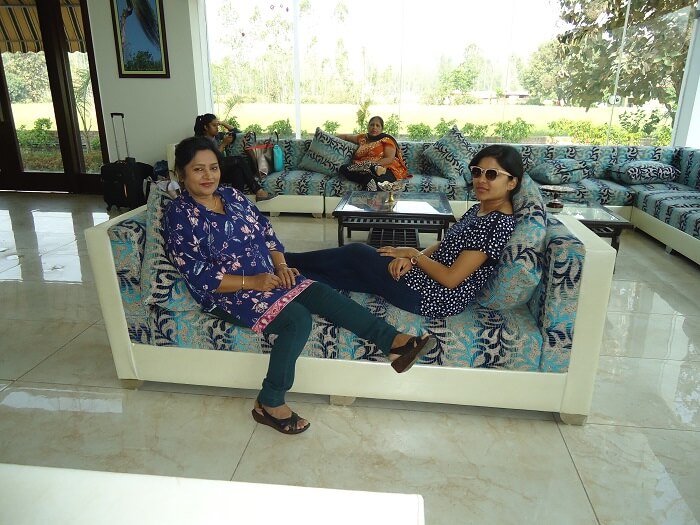 lobby posers