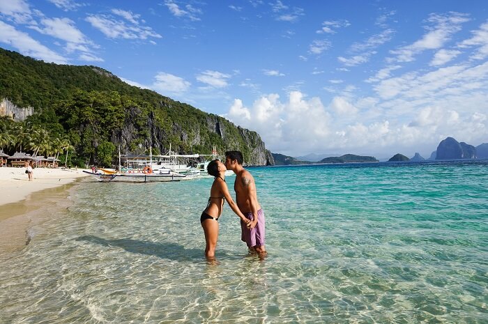 Couple kissing on the beach in El Nido
