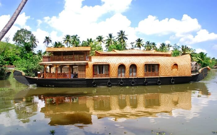 Top Kumarakom Houseboats For Luxury Stay On Backwaters