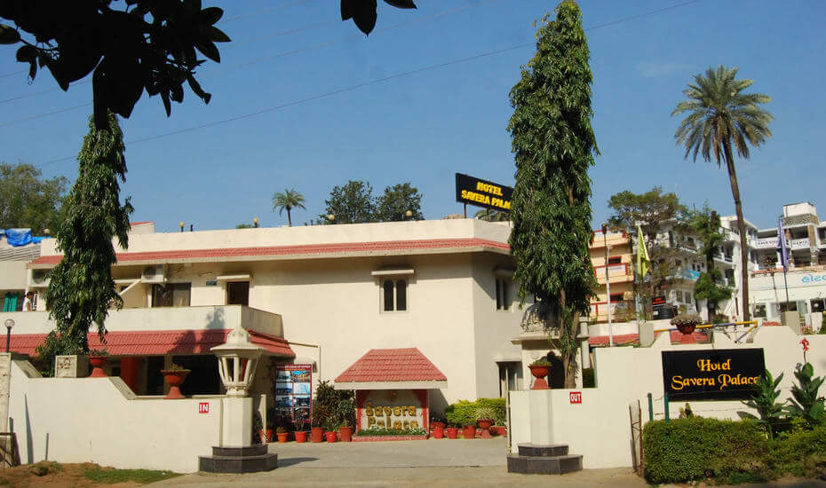 Hotel Savera Palace entrace