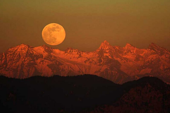 The beautiful sunset view from Scandal Point in Shimla