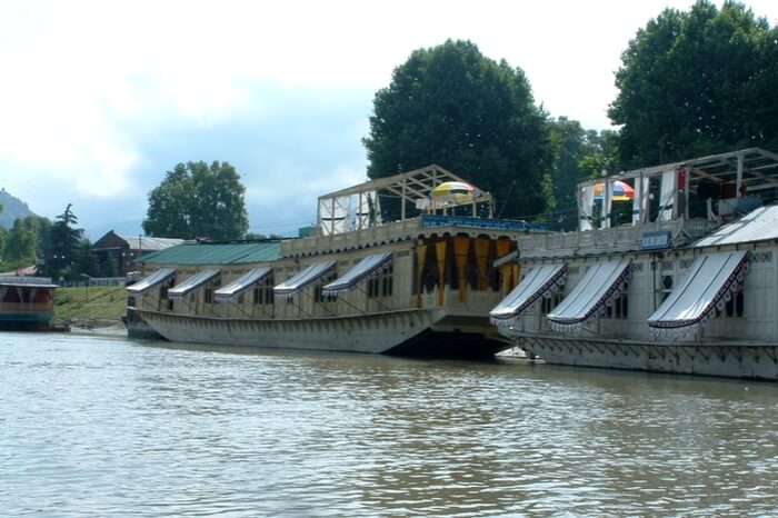 acj-1804-Shelter-Group-of-houseboats