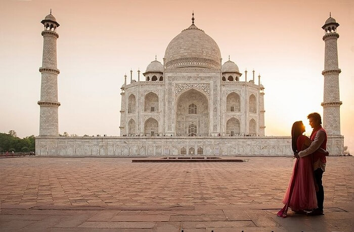 pre wedding shoot at taj mahal