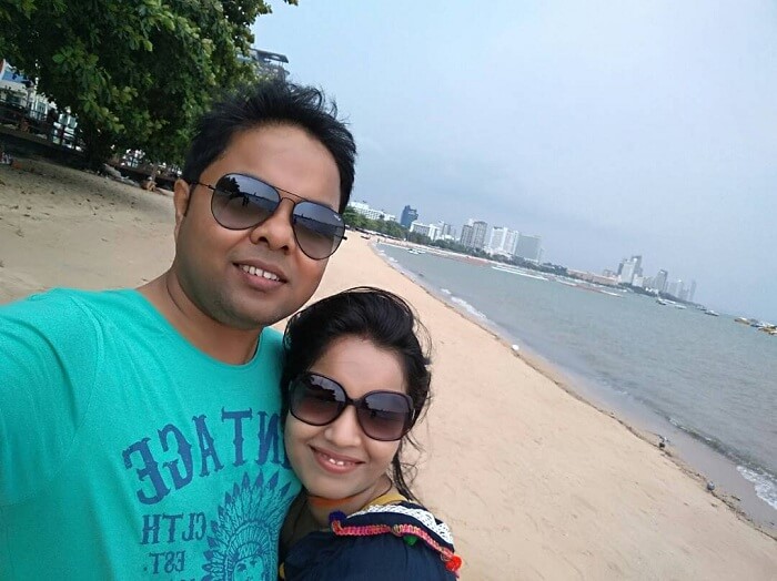 couple on a romantic trip to bangkok