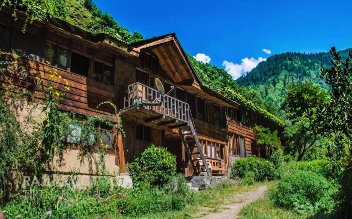 Raju’s orchard hut in Tirthan valley