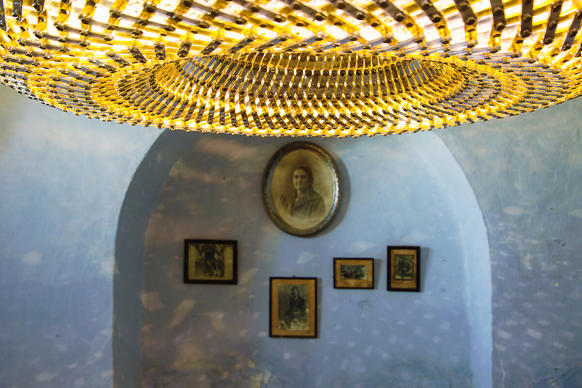 A room with a golden chandelier in Dukes Diwan in Amman