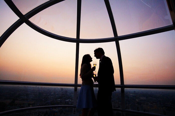 couple at the London eye